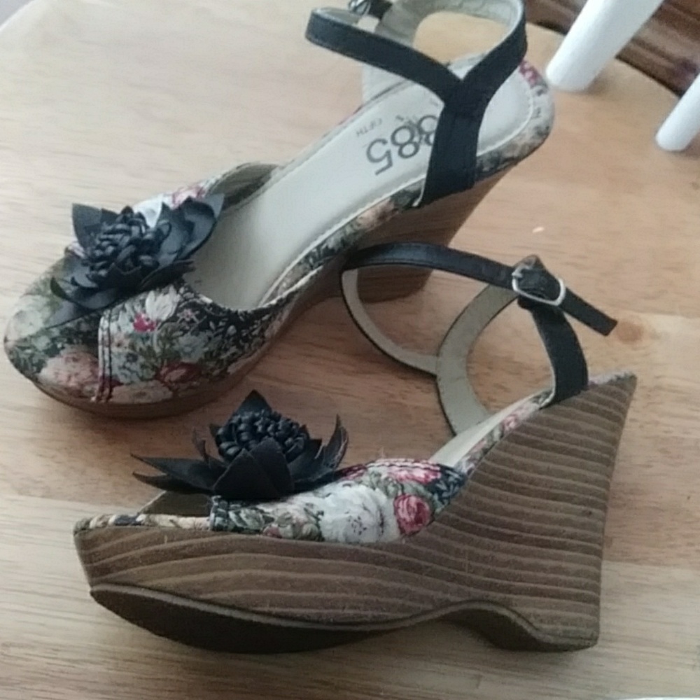 3 for $15🎉Floral wedge heels
